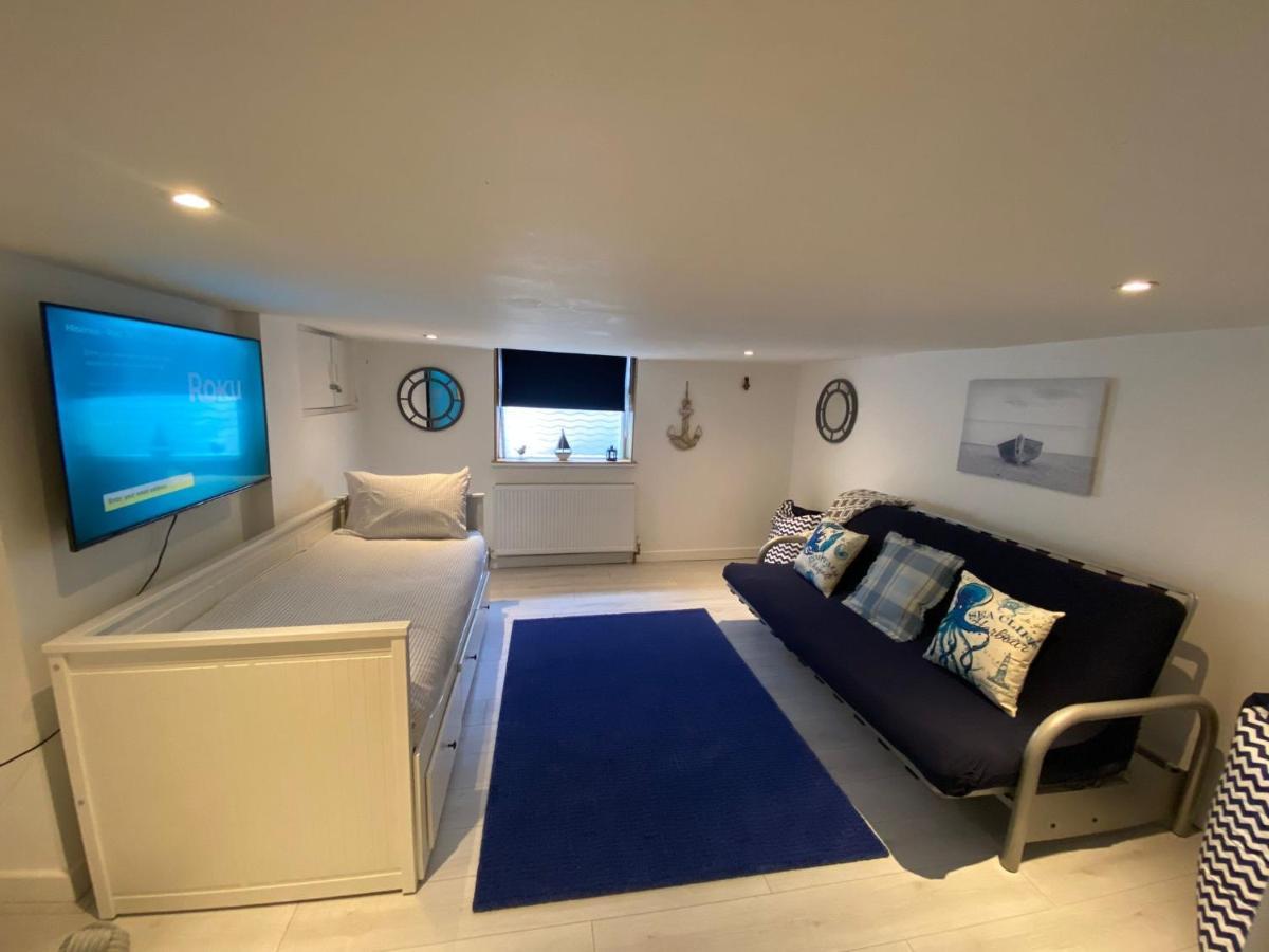 St Margaret'S Ground Floor And Lower Deck Apartment Ryde  Esterno foto