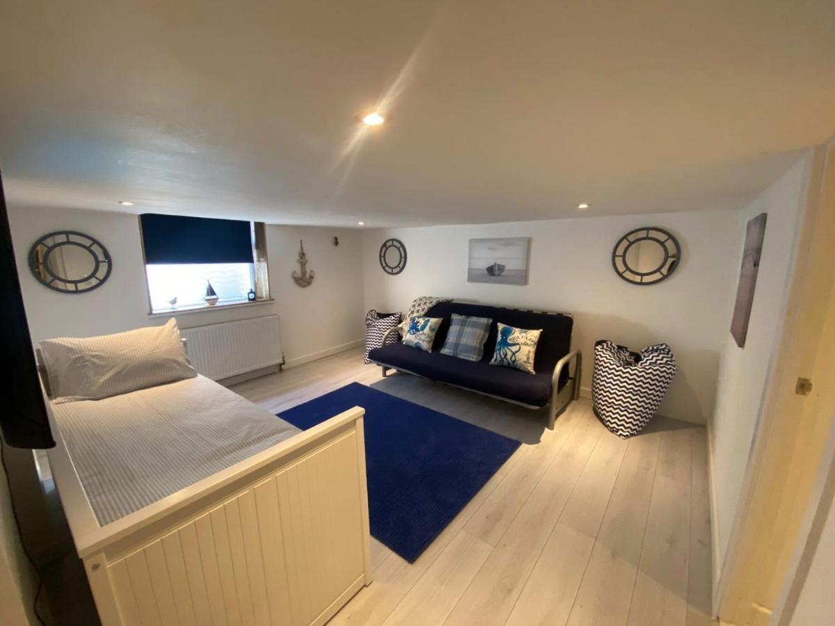 St Margaret'S Ground Floor And Lower Deck Apartment Ryde  Esterno foto