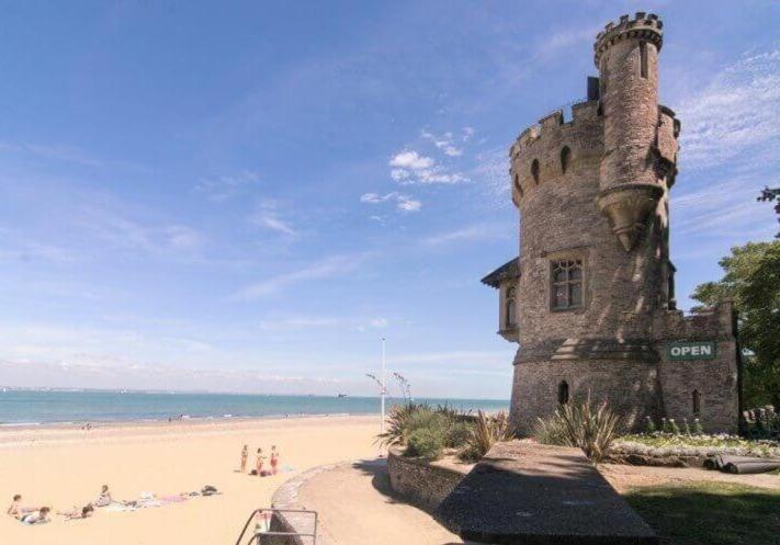 St Margaret'S Ground Floor And Lower Deck Apartment Ryde  Esterno foto