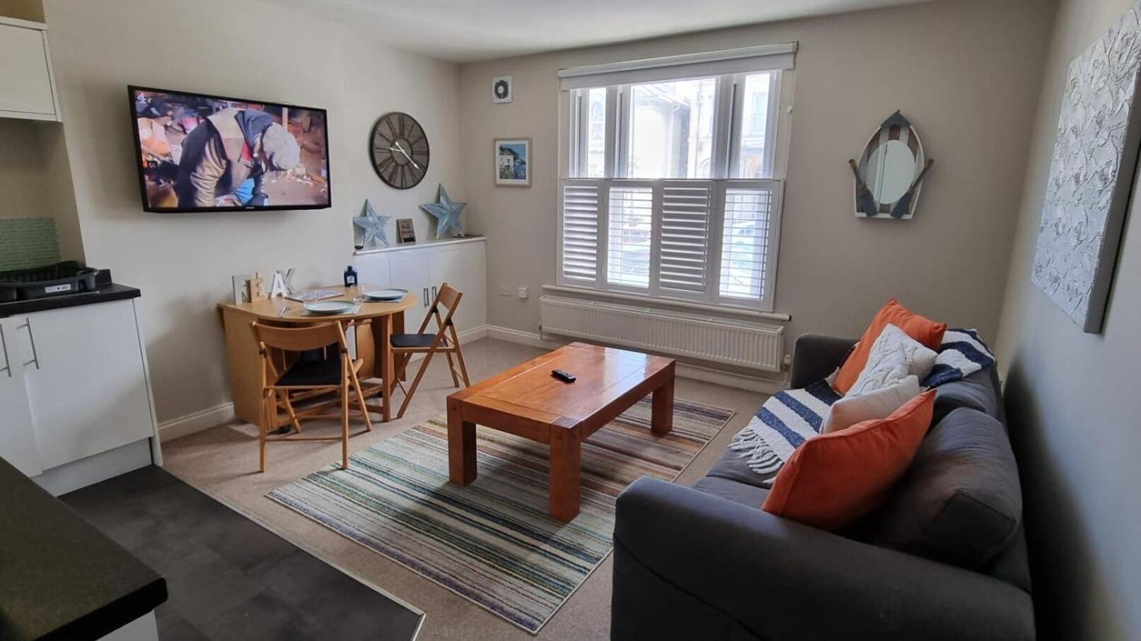 St Margaret'S Ground Floor And Lower Deck Apartment Ryde  Esterno foto