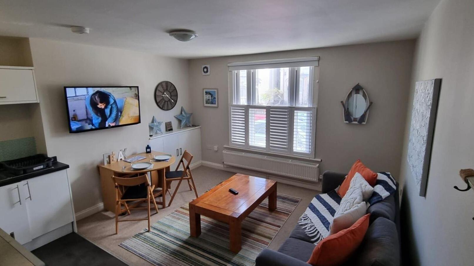 St Margaret'S Ground Floor And Lower Deck Apartment Ryde  Esterno foto