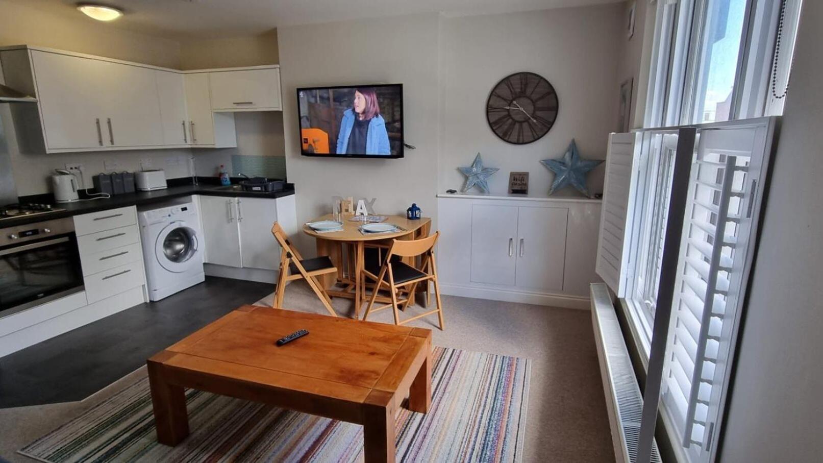 St Margaret'S Ground Floor And Lower Deck Apartment Ryde  Esterno foto